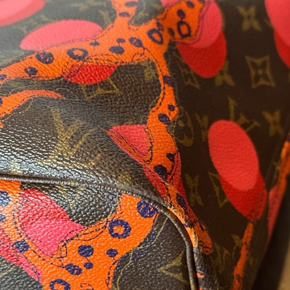 Louis Vuitton Ramages Neverfull MM - Picture 12 of 16